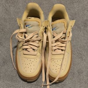 Nike Women's Air Force 1 - Beige and Brown